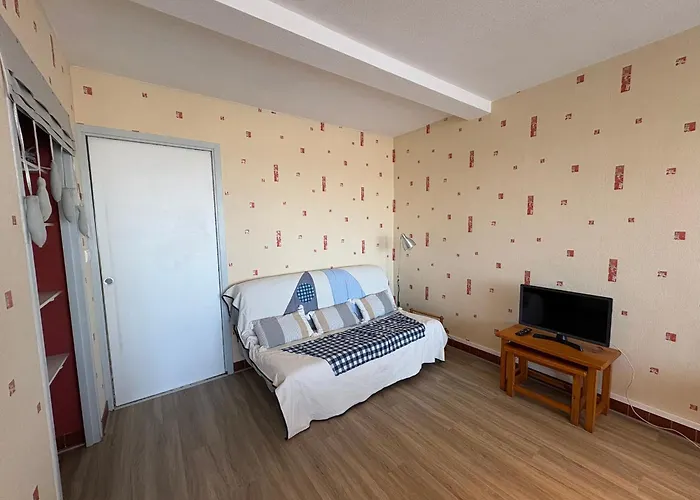 2 Pour 6 Personnes - Face - Spacieux - - Fr-1-323-297