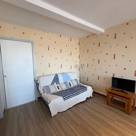 2 Pour 6 Personnes - Face - Spacieux - - Fr-1-323-297