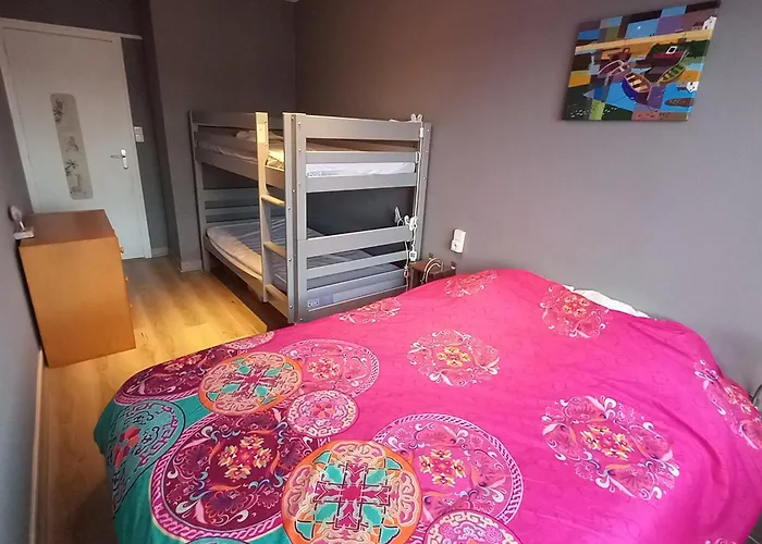 2 Pour 6 Personnes - Face - Spacieux - - Fr-1-323-297