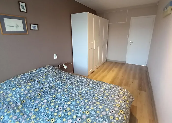 2 Pour 6 Personnes - Face - Spacieux - - Fr-1-323-297